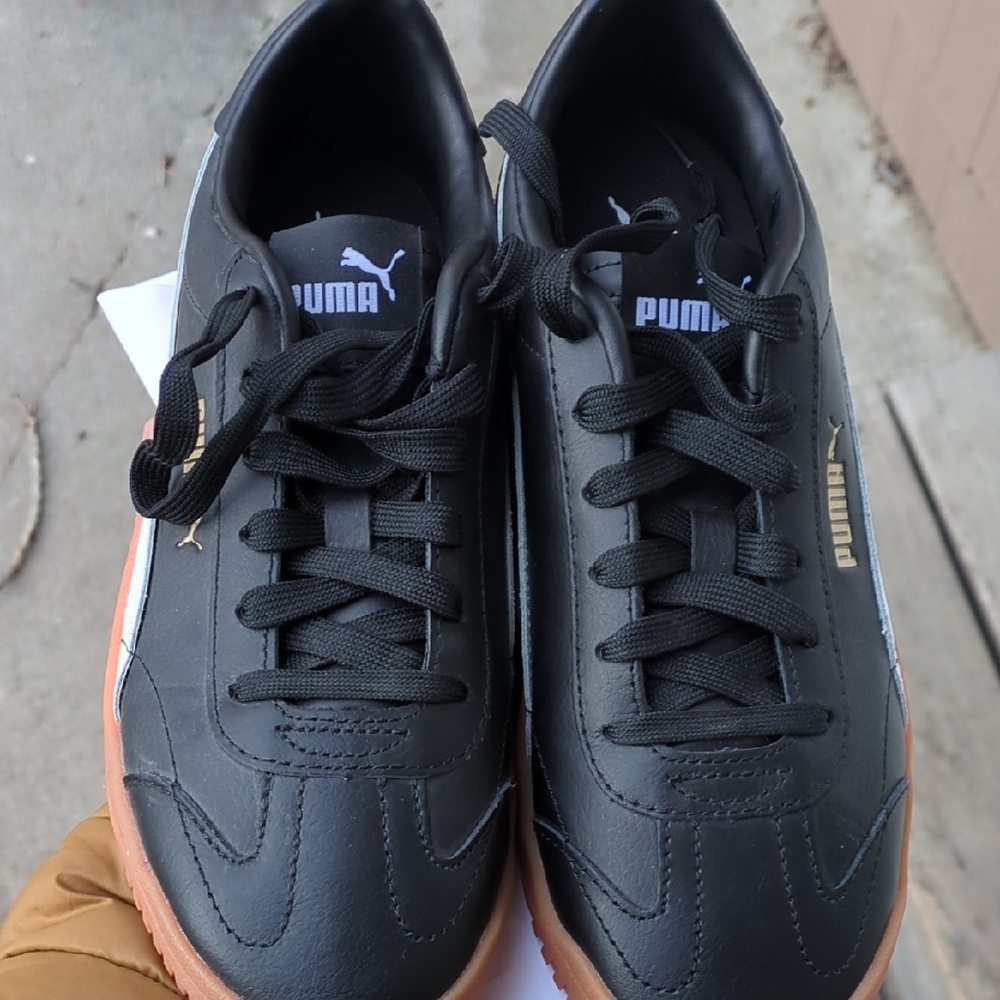 Puma Men's Black and White Sneakers